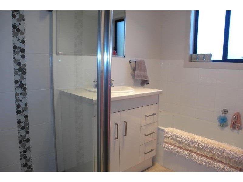 2A Cram Avenue, Young NSW 2594