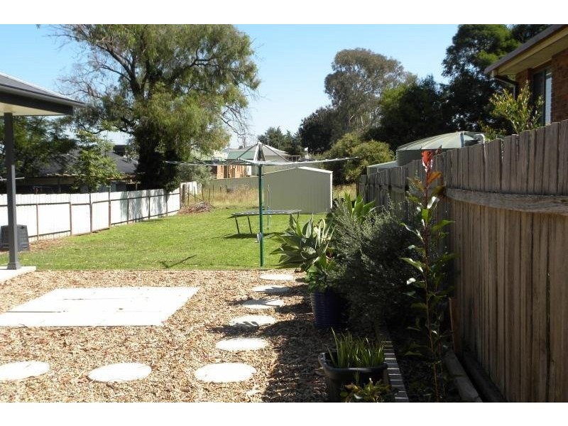 2A Cram Avenue, Young NSW 2594