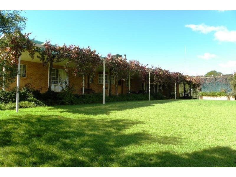 30 Kellys Road, Young NSW 2594