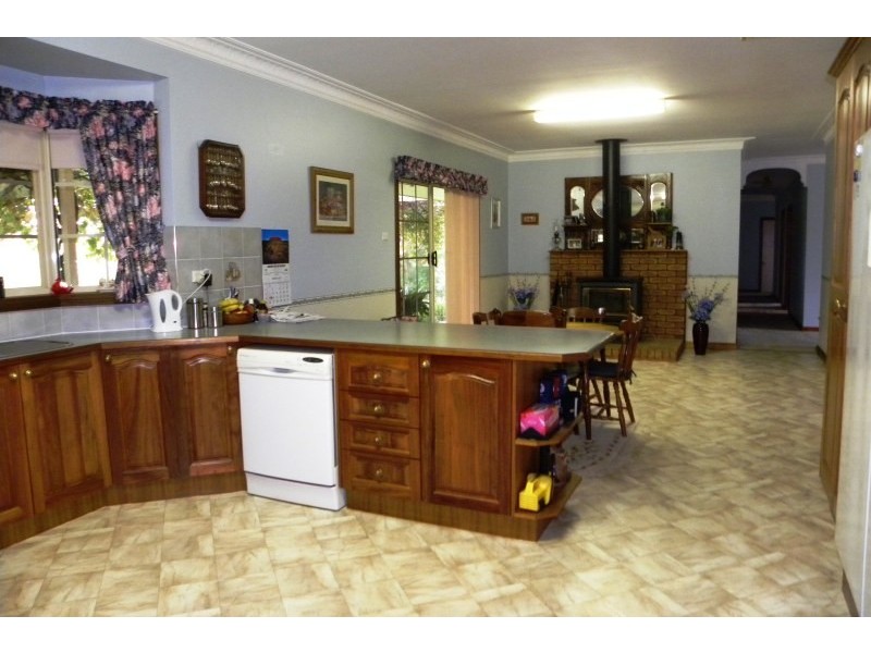 30 Kellys Road, Young NSW 2594