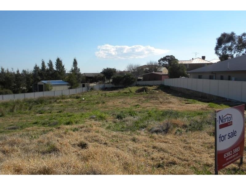 13 Settlers Place, Young NSW 2594