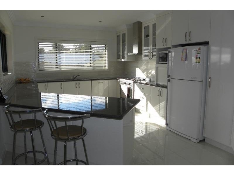 4 Settlers Place, Young NSW 2594