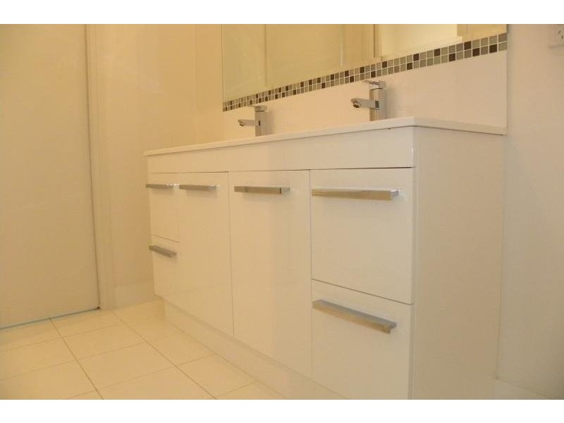 4 Settlers Place, Young NSW 2594