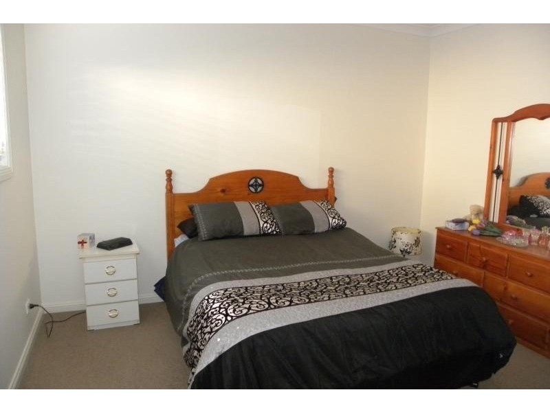 4 Settlers Place, Young NSW 2594