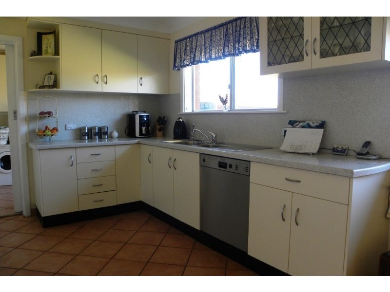 131 Willawong Street, Young NSW 2594