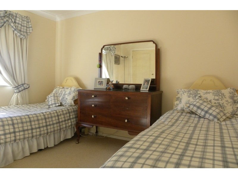 131 Willawong Street, Young NSW 2594