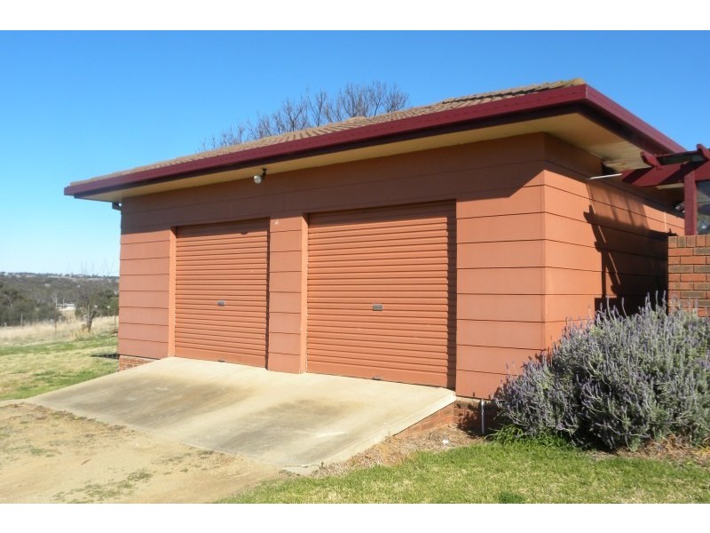 131 Willawong Street, Young NSW 2594