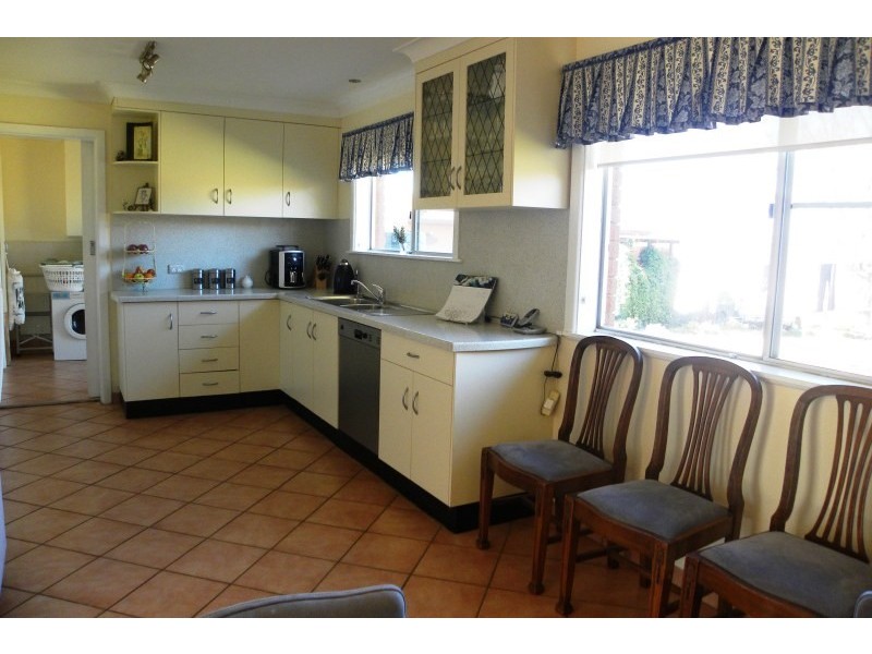 131 Willawong Street, Young NSW 2594