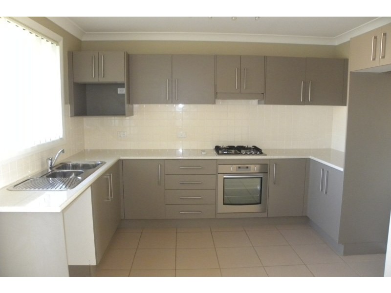 3 Henry Place, Young NSW 2594