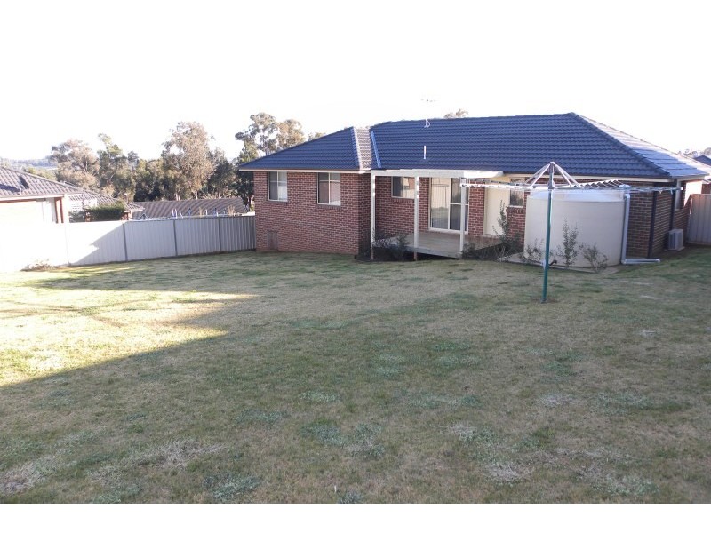 3 Henry Place, Young NSW 2594