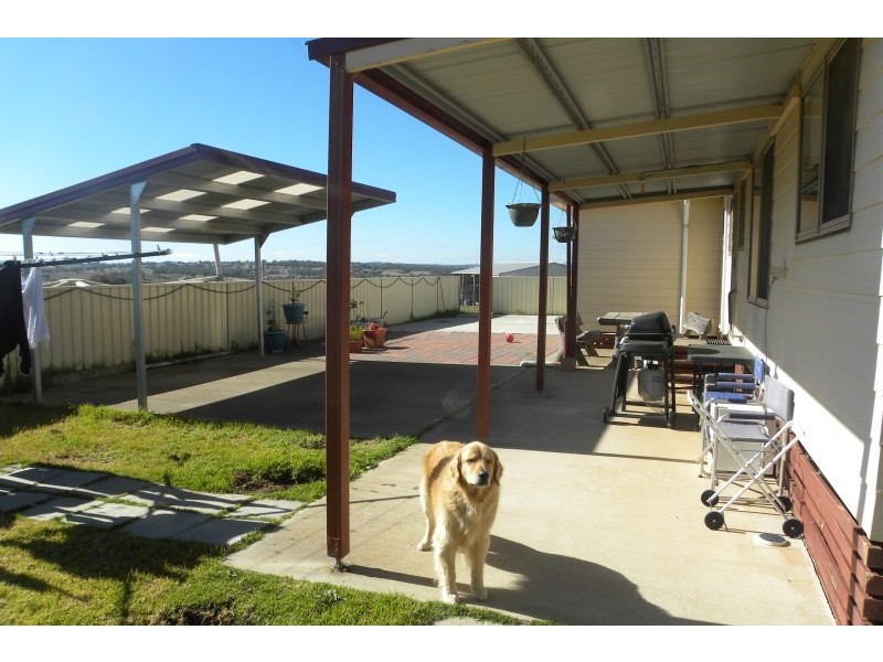 98 Belmore Road, Young NSW 2594