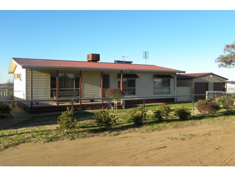 98 Belmore Road, Young NSW 2594