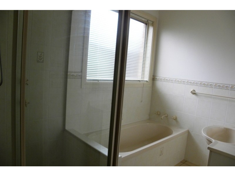 3 Petticoat Lane, Young NSW 2594