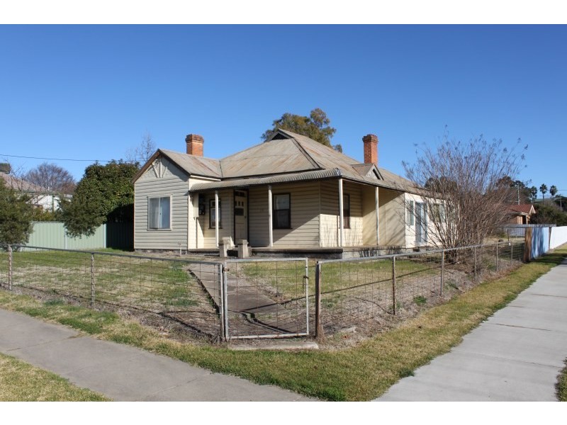 19 Wombat Street, Young NSW 2594