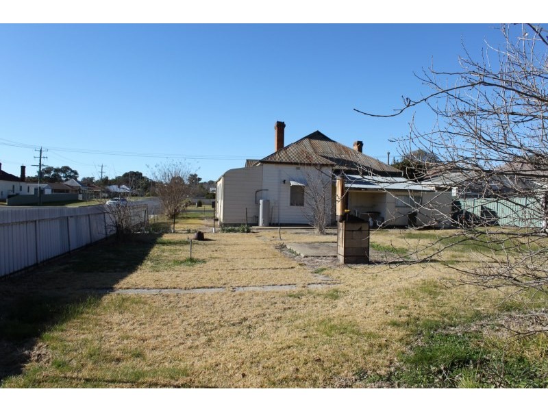 19 Wombat Street, Young NSW 2594