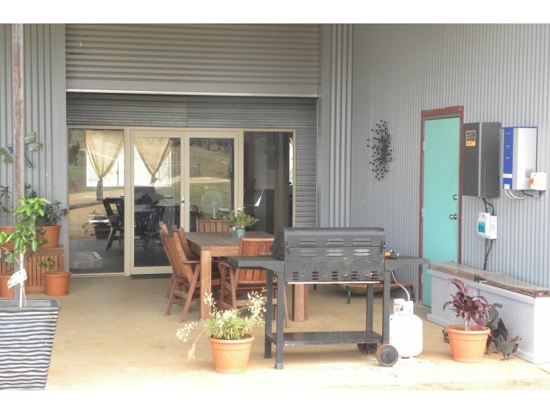 42 Woodlands Road Road, Young NSW 2594