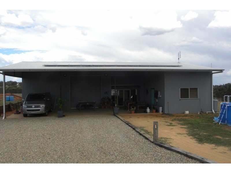 42 Woodlands Road Road, Young NSW 2594