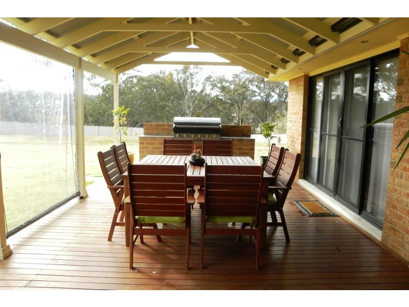 18 Jordan Place, Young NSW 2594