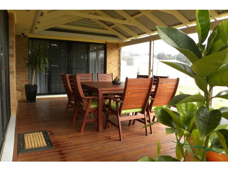 18 Jordan Place, Young NSW 2594