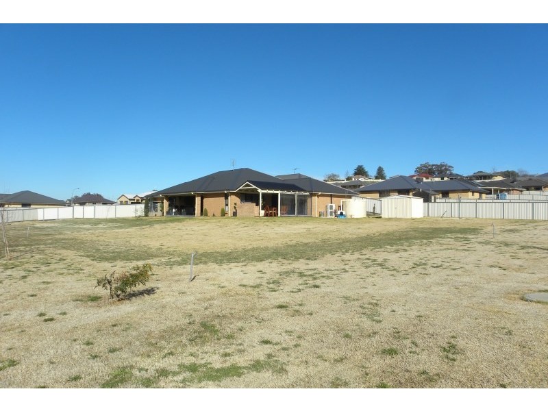 18 Jordan Place, Young NSW 2594