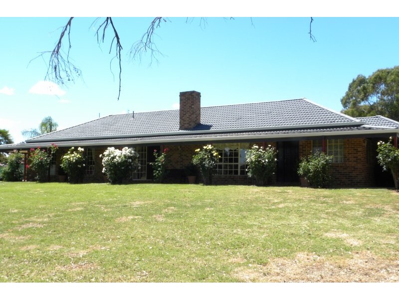 147 Willawong Street, Young NSW 2594