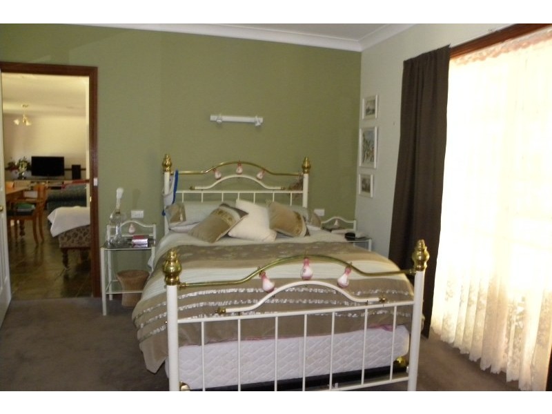 147 Willawong Street, Young NSW 2594