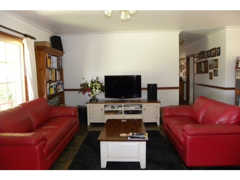 147 Willawong Street, Young NSW 2594