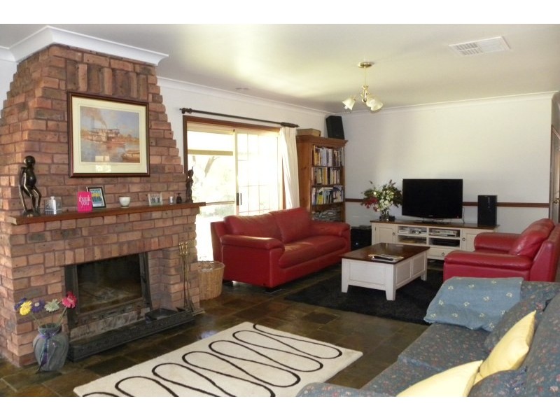 147 Willawong Street, Young NSW 2594