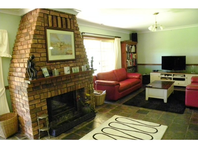 147 Willawong Street, Young NSW 2594