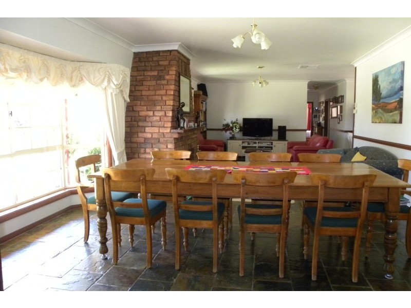 147 Willawong Street, Young NSW 2594