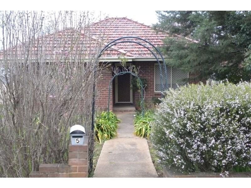 5 Florence Street, Young NSW 2594