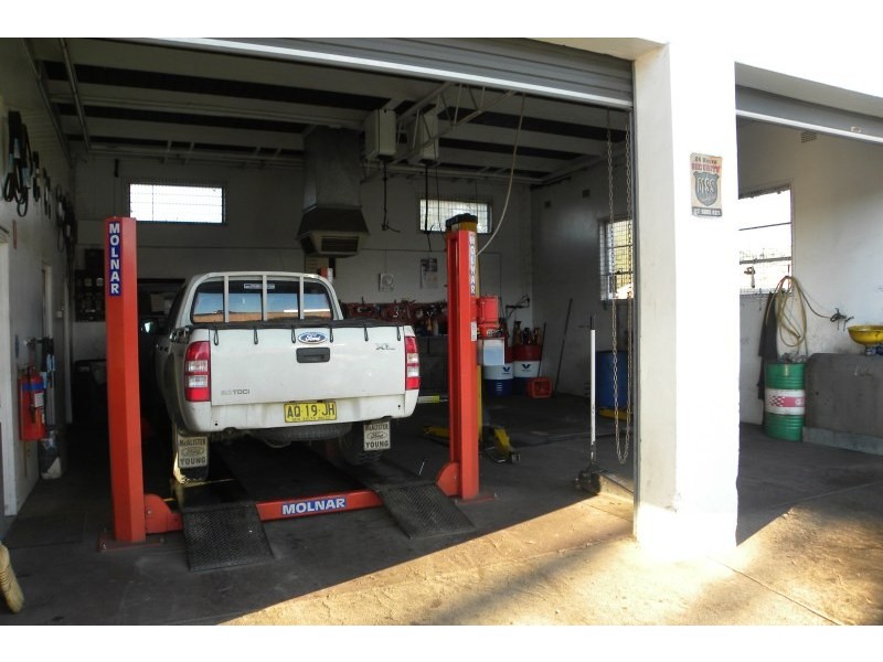 85 Main Street, Young NSW 2594