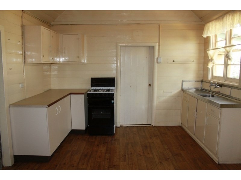 22 Yass Street, Young NSW 2594