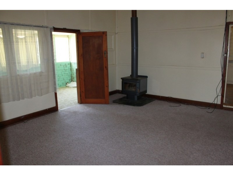 22 Yass Street, Young NSW 2594