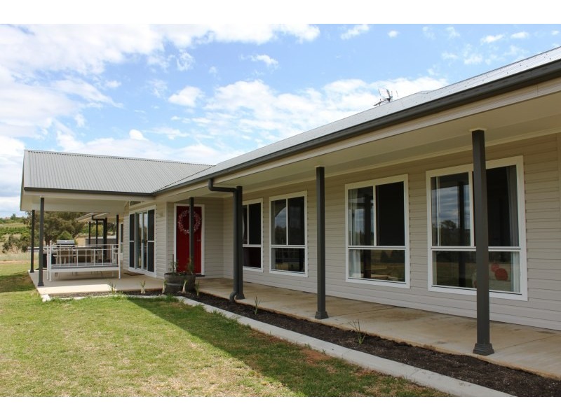 23 Cherry Vale Place, Young NSW 2594