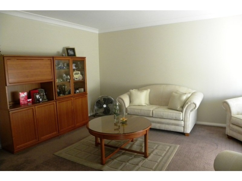 2 Hambrook Place, Young NSW 2594