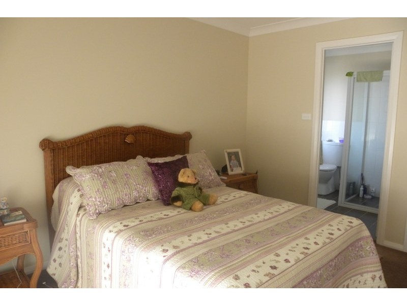 2 Hambrook Place, Young NSW 2594