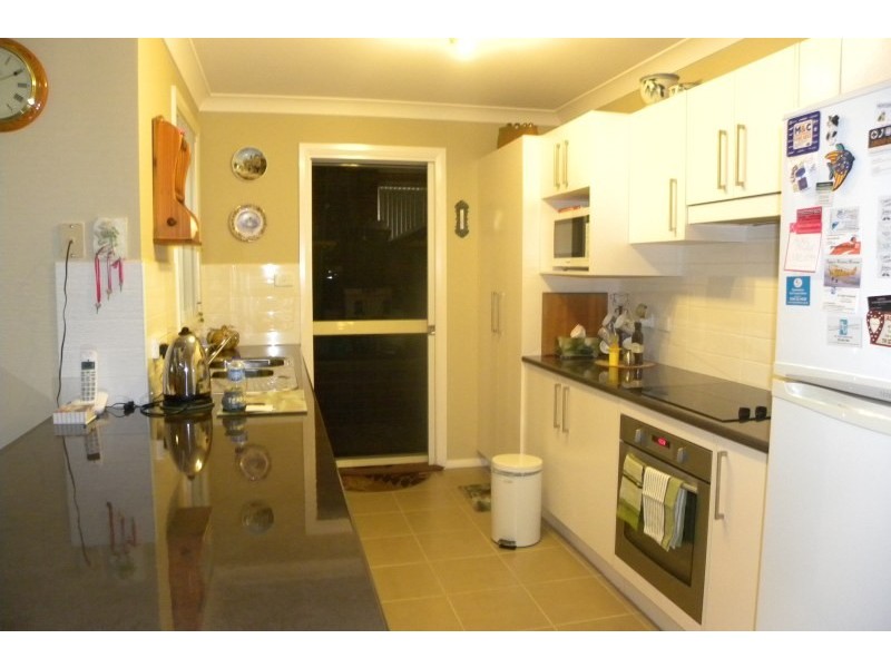 2 Hambrook Place, Young NSW 2594