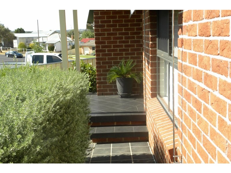 2 Hambrook Place, Young NSW 2594