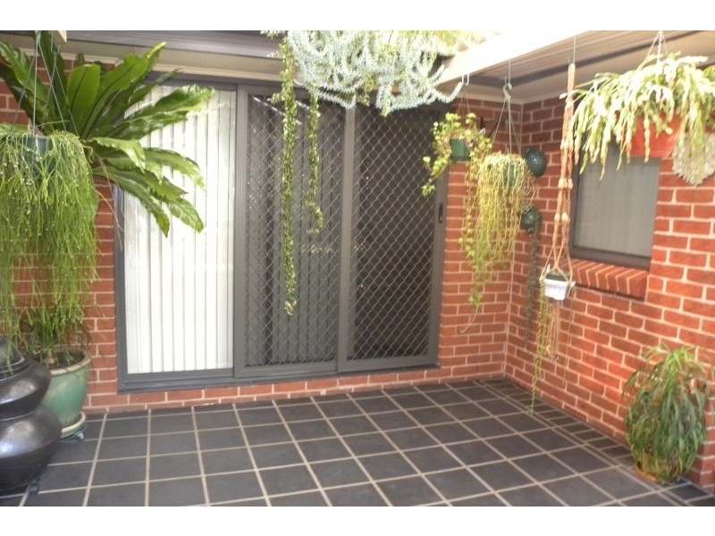 2 Hambrook Place, Young NSW 2594