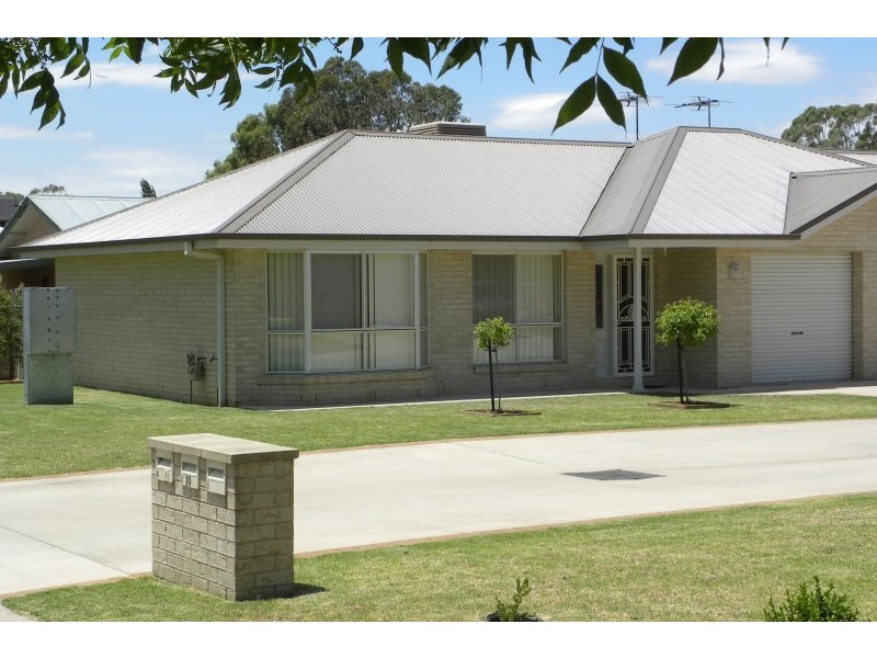 1/10 Binalong Street, Young NSW 2594