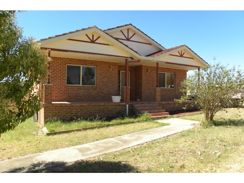 20 Osbournes Lane, Young NSW 2594