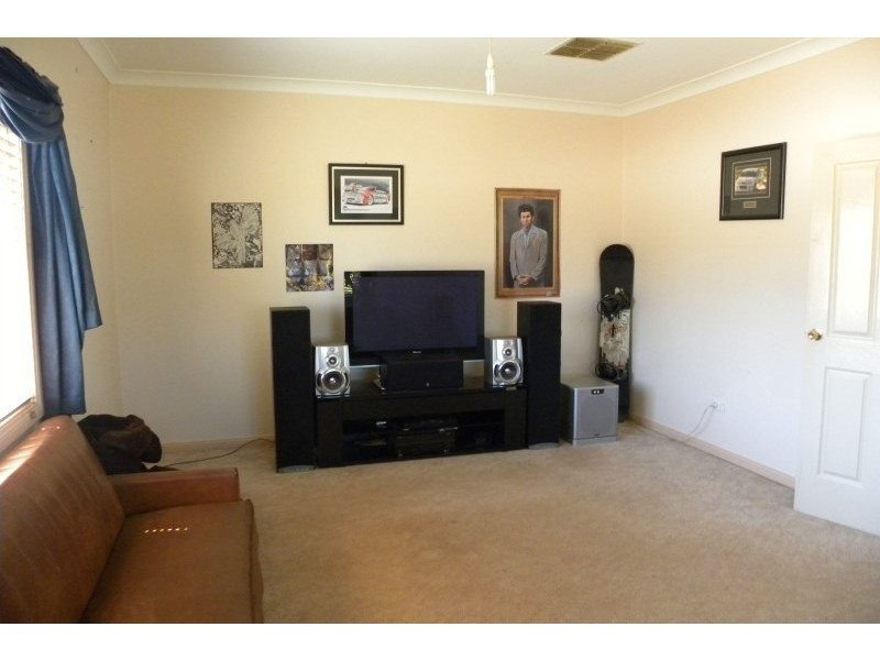 20 Osbournes Lane, Young NSW 2594