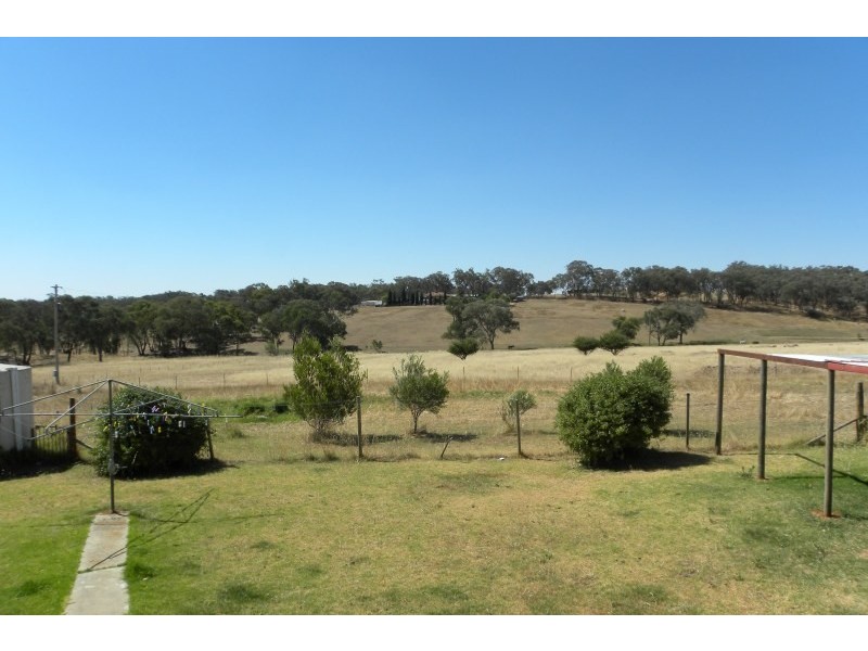 20 Osbournes Lane, Young NSW 2594