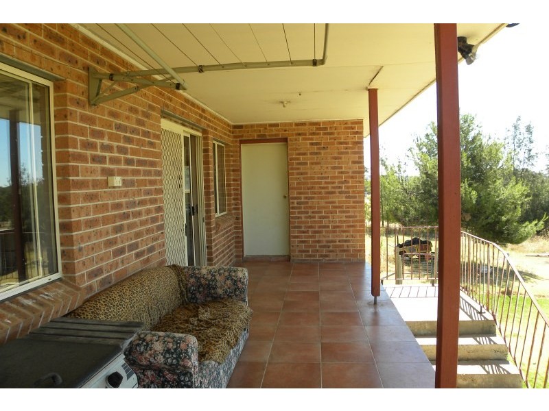 20 Osbournes Lane, Young NSW 2594