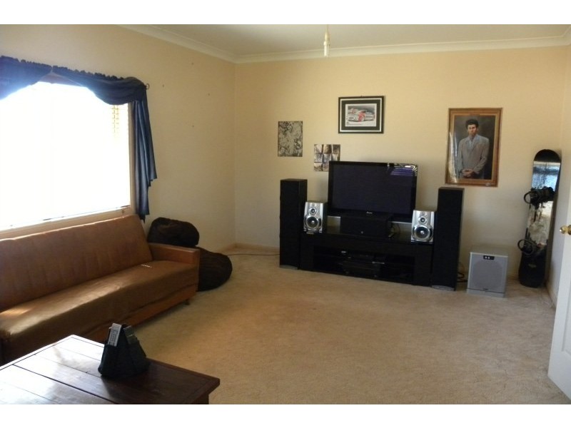 20 Osbournes Lane, Young NSW 2594