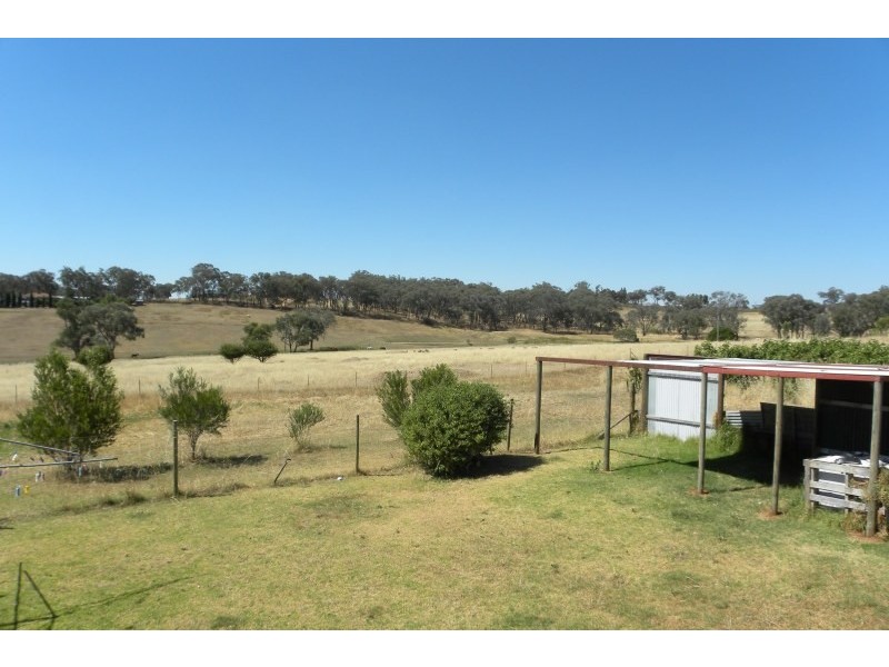 20 Osbournes Lane, Young NSW 2594