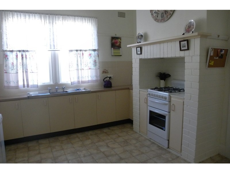 30 Mclerie Street, Young NSW 2594