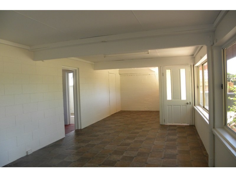 6 Dwyer Drive, Young NSW 2594