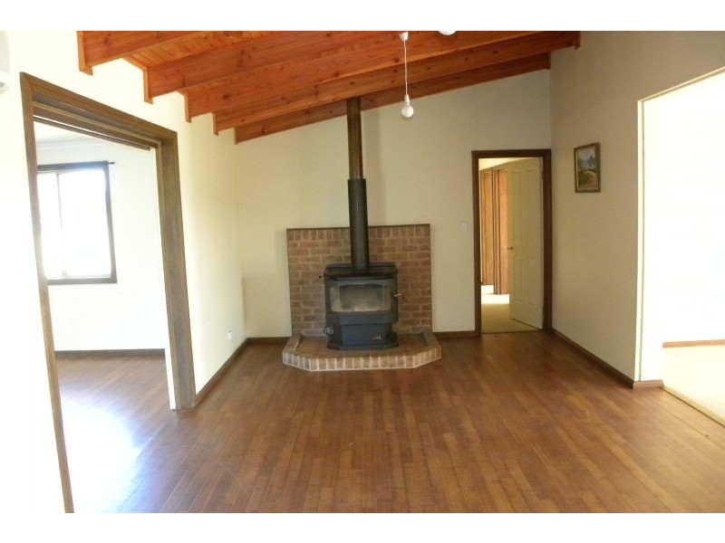 32 Pine Road, Young NSW 2594